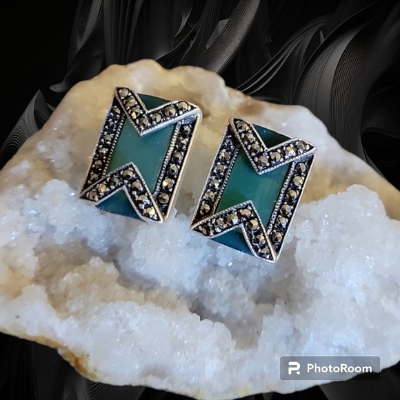 VTG Green Glass Marcasite Rectangle Art Deco Old Hollywood Post Earrings - Picture 1 of 5